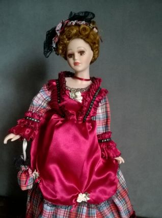 Poupée en porcelaine