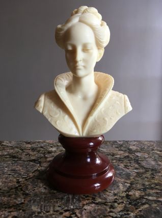 buste femme pierre blanche