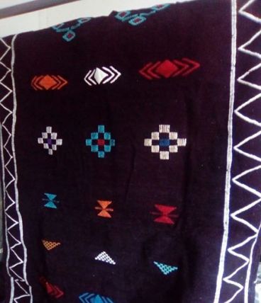 tapis berbère marocain (noir et rouge)