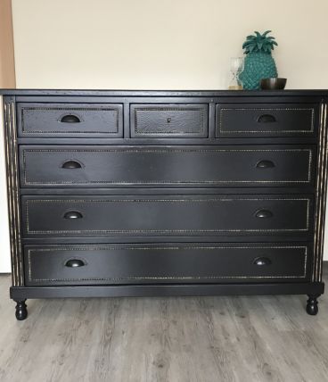 Commode noire à tiroirs