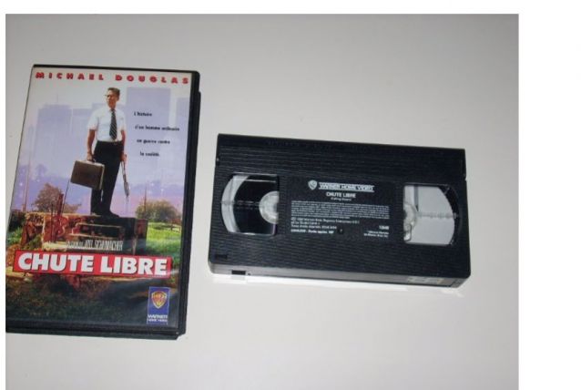CASSETTE VHS CHUTE LIBRE