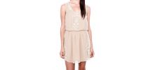Robe neuve en dentelle de couleur beige style bohème