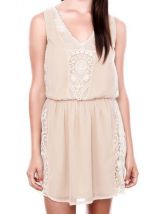 Robe neuve en dentelle de couleur beige style bohème