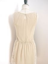 Robe neuve en dentelle de couleur beige style bohème