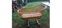 Beceau en osier a roulette 