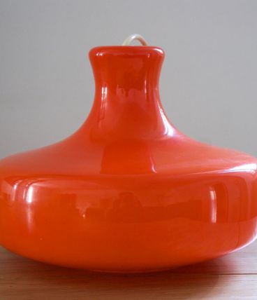 Suspension en opaline orange vintage