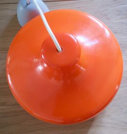 Suspension en opaline orange vintage
