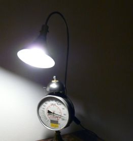 lampe de divers éléments vintage et industriel