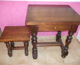 Table  avec tabouret en bois massif