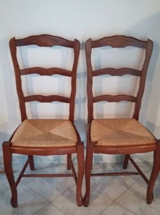 2 chaises en bois et paille 