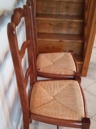 2 chaises en bois et paille 