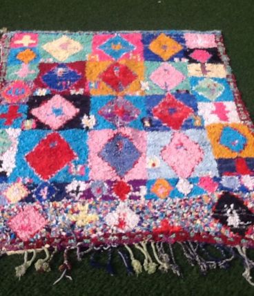 Tapis Boucherouite Vintage  AZILAL , un tapis rare et unique 