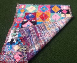 Tapis Boucherouite Vintage  AZILAL , un tapis rare et unique 