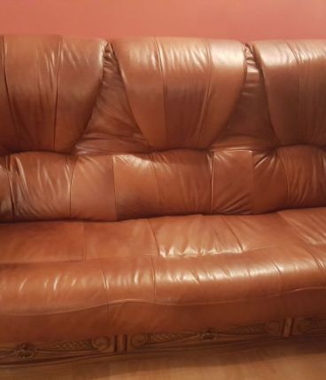 2 canapés + 1 fauteuil + 1 pouf 