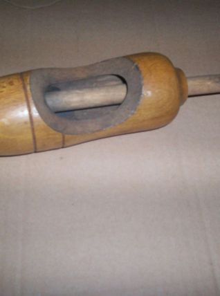 ancienne bouchonneuse en bois POUR COLLECTIONNEURS 