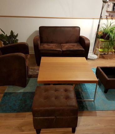 ensemble canapé, fauteuil, poufs