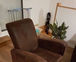ensemble canapé, fauteuil, poufs