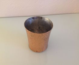 JOLI PETIT POT VINTAGE IMITATION CUIVRE MARTELE