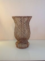 Vase en fil de fer doré