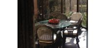 salon en rotin complet avec table basse