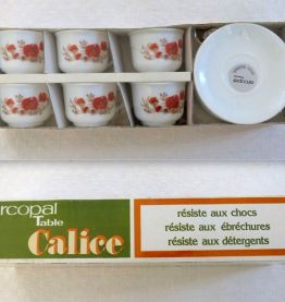 6 tasses et leurs soucoupes, Arcopal vintage des années 70 