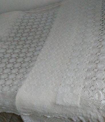 DESSUS DE LIT