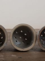 Lot de 3 anciennes faisselles en terre émaillée.