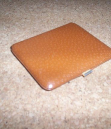 ancien etui cuir et métal doré poudrier de femme 