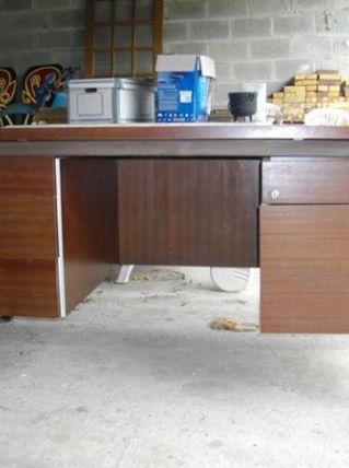 Bureau en bois brun (pro)