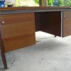 Bureau en bois brun (pro)