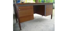 Bureau en bois brun (pro)