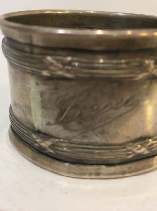 Ancien rond de serviette métal argenté 