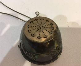 Ancien infuseur à the 