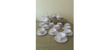 Service café,  nacré et or, véritable porcelaine Italie (motif calèche)