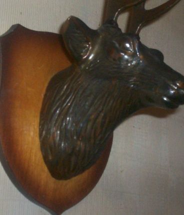 TETE DE CERF ANCIENNE EN METAL REGULE 