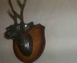 TETE DE CERF ANCIENNE EN METAL REGULE 