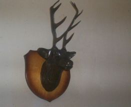 TETE DE CERF ANCIENNE EN METAL REGULE 