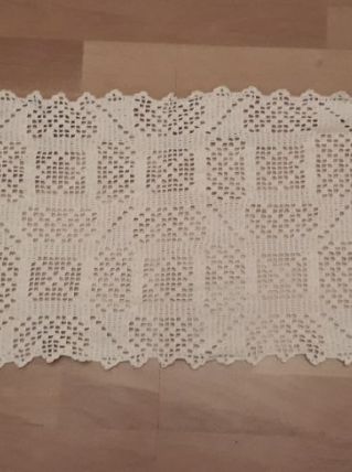 NAPPERON CHEMIN DE TABLE, réalisé au crochet