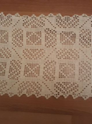 NAPPERON CHEMIN DE TABLE, réalisé au crochet