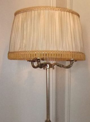 LAMPADAIRE TRIPODE LAITON STYLE LOUIS XV