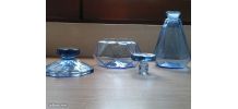Flacons en verre bleus vintage