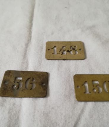 Lot de 3 plaques d hôtel en laiton