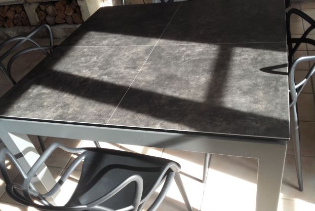 Table carre en céramique 125x125 avec rallonge intégrée 