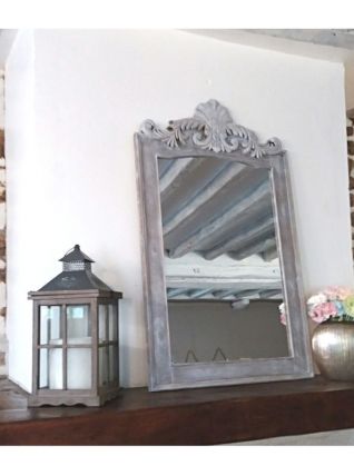 Miroir en bois avec moulures