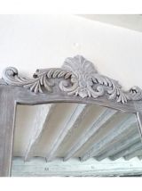 Miroir en bois avec moulures