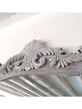 Miroir en bois avec moulures