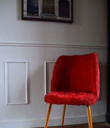 Chaise "moumoute" rouge cocktail 
