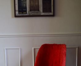 Chaise "moumoute" rouge cocktail 
