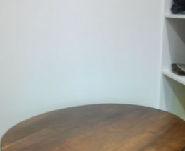 Table ronde ancienne en bois noyer 