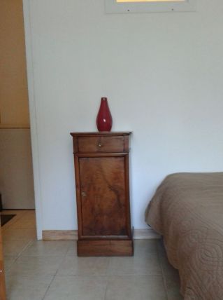 Table d'appoint en merisier 
